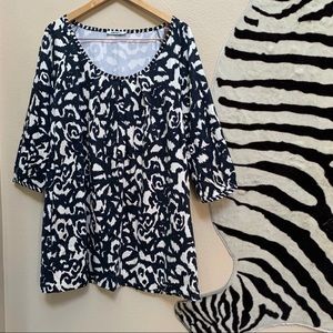 DKNYC TUNIC TOP with LS and scoop neck